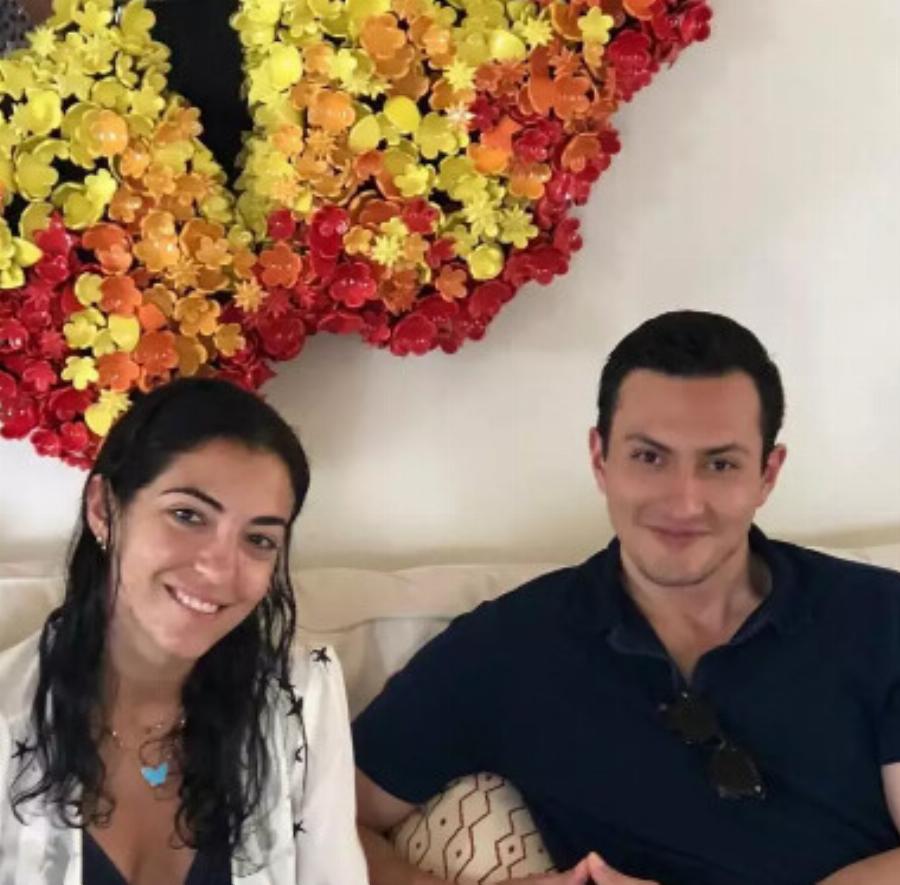 Πλούτος που σε ζαλίζει: Τετραήμερος γάμος και τρικούβερτο γλέντι με βασιλικό άρωμα στην παλιά βίλα του τέως βασιλιά Κωνσταντίνου στο Πόρτο Χέλι