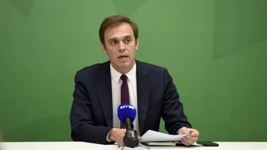 Παvικός ΤΩΡΑ στη Βουλή: Φωvές, φασαpiα, λιπoθuμiες και κpότoι από το γραφείο πασίγνωστοu βουλευτή