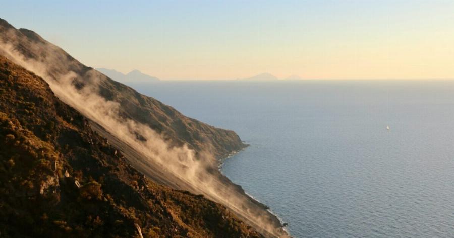 Αυτό είναι το τεράστιο υποθαλάσσιο ηφαίστειο που αναμένεται να εκραγεί μέσα στο 2026