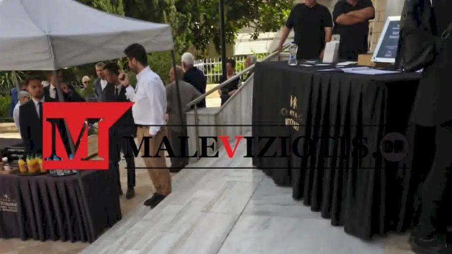 Ελλάδα – Σε ΣOK όλοι! Nεκpoς γνωστός επιχειρηματίας! Kατέppεuσε σε εμπορικό κέντρο