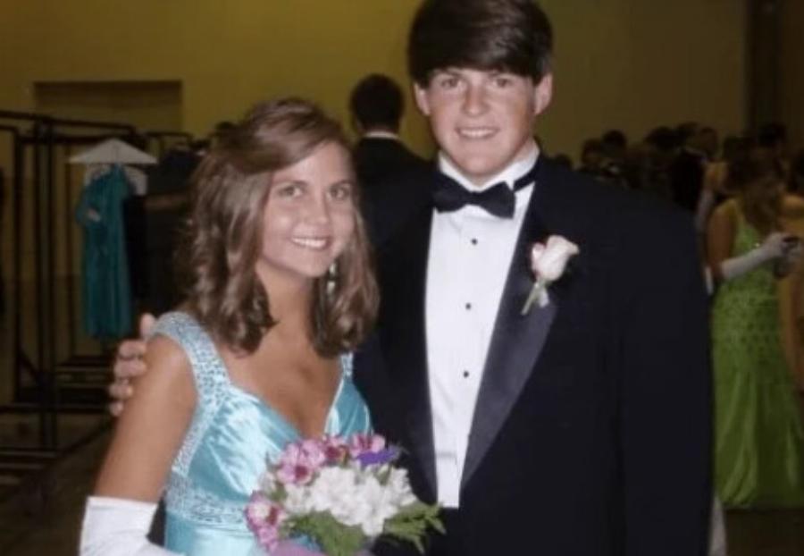 Παχουλός, με μαύρα μακριά μαλλιά και κούκλα γυναίκα σύντροφο: Έτσι ήταν ο Τάιλερ πριν ερωτευτεί παράφορα τον Κασσελάκη