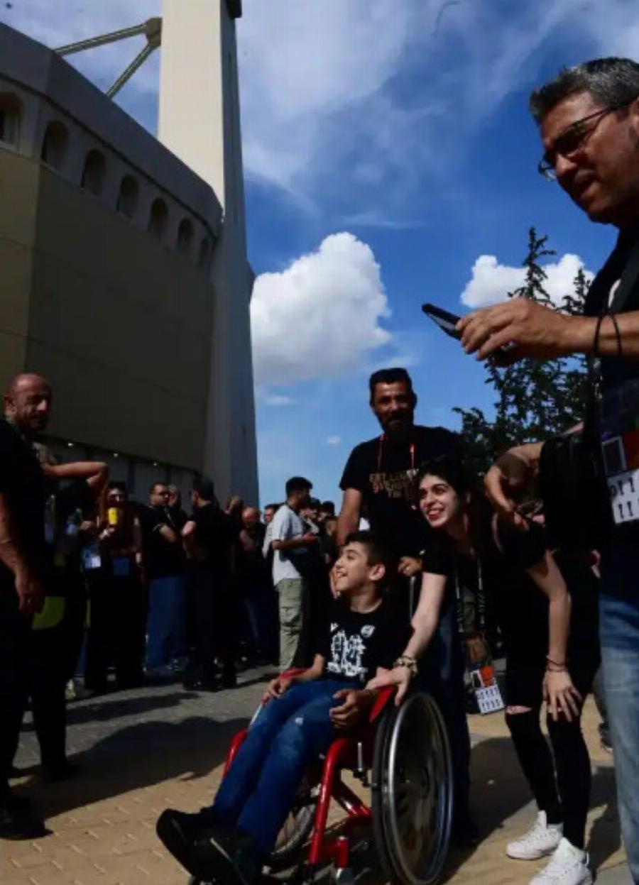 Ολυμπιακός – Φιορεντίνα: Ο μικρός Γιαννάκης έφτασε με τη φανέλα του ΠΑΟΚ στην ΑΕΚ Arena