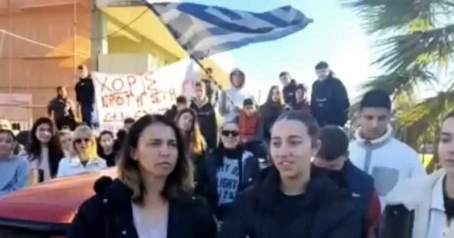 Μαθητές προχωρούν σε καταλήψεις των σχολείων τους για να στηρίξουν τους αγρότες-γονείς τους