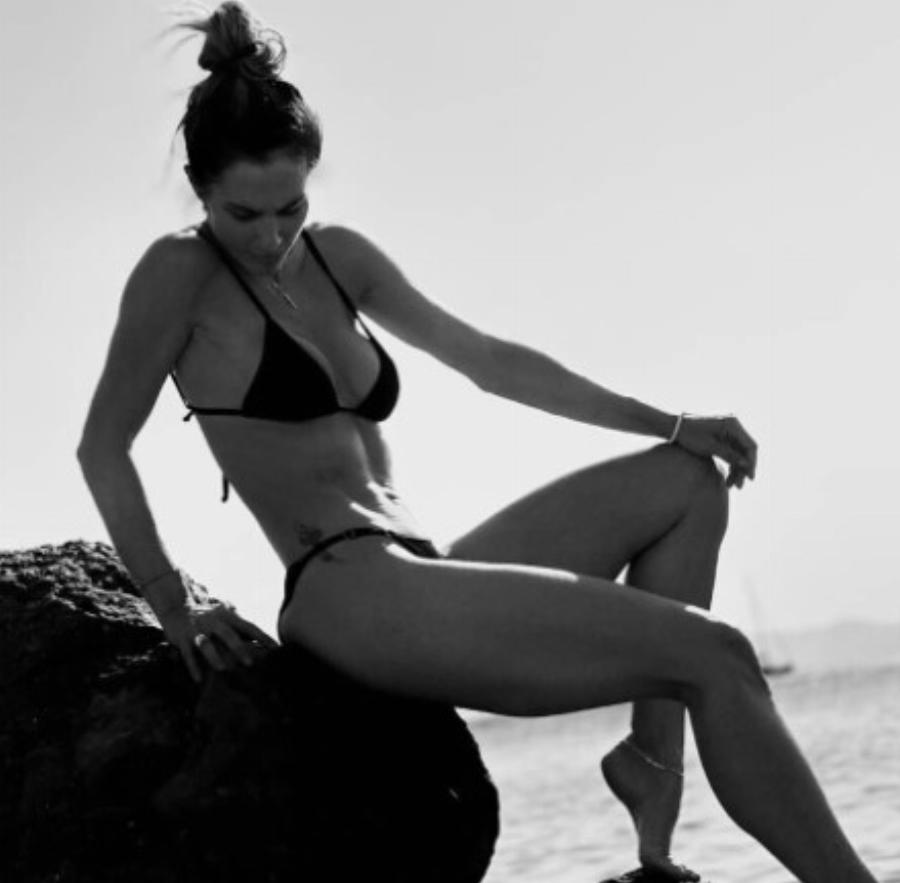 Αγαπημένη Ελληνίδα είναι 44 χρονών έχει κορμί λαμπάδα και βάζει κάτω 20χρονες για πρωινό