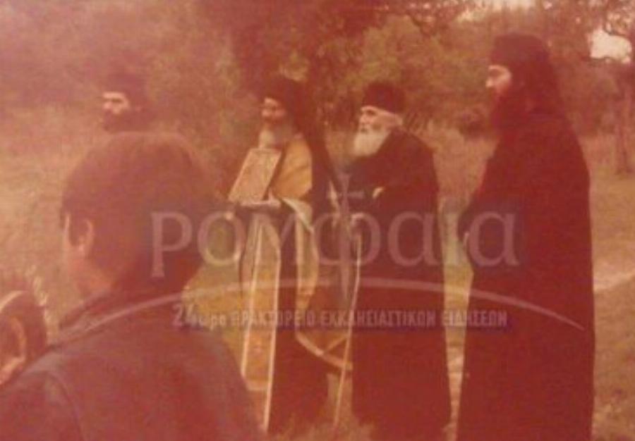 «Θα πεινάσει η Ελλάδα» – «Βουίζει» η γη από την προφητεία του Αγίου Παϊσίου