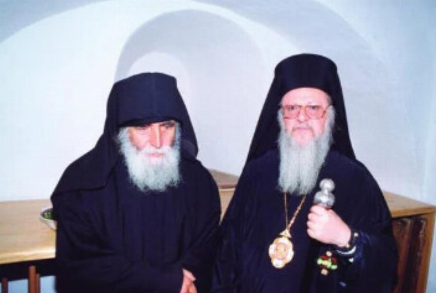 «Θα πεινάσει η Ελλάδα» – «Βουίζει» η γη από την προφητεία του Αγίου Παϊσίου