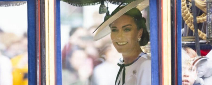 Λίγοι το παρατήρησαν: Η λεπτομέρεια στην 1η εμφάνιση της Κέιτ Μίντλετον “πρόδωσε” την αλήθεια για τον καρκίνο