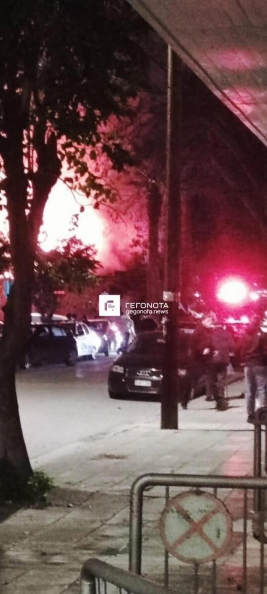 Μεγάλη φωτιά τώρα στη χώρα μας – Απανωτές εκρήξεις