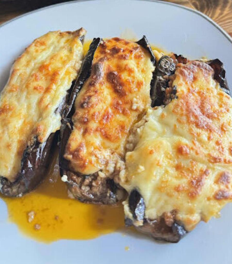 Παπουτσάκια με μελιτζάνα και κιμά ζουμερά