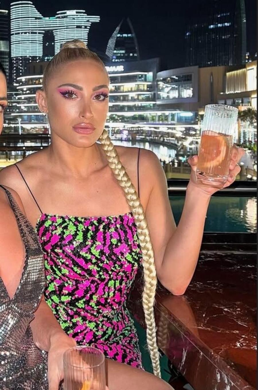 Ιωάννα Τούνη: Η χλιδάτη βόλτα με τη λιμουζίνα στο Ντουμπάι