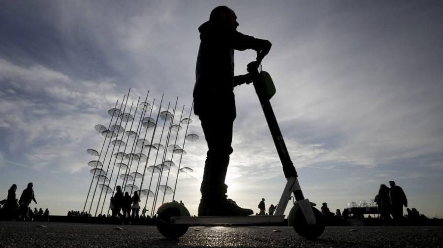 BΟMΒA: Ηλεκτρικά πατίνια TEΛOΣ