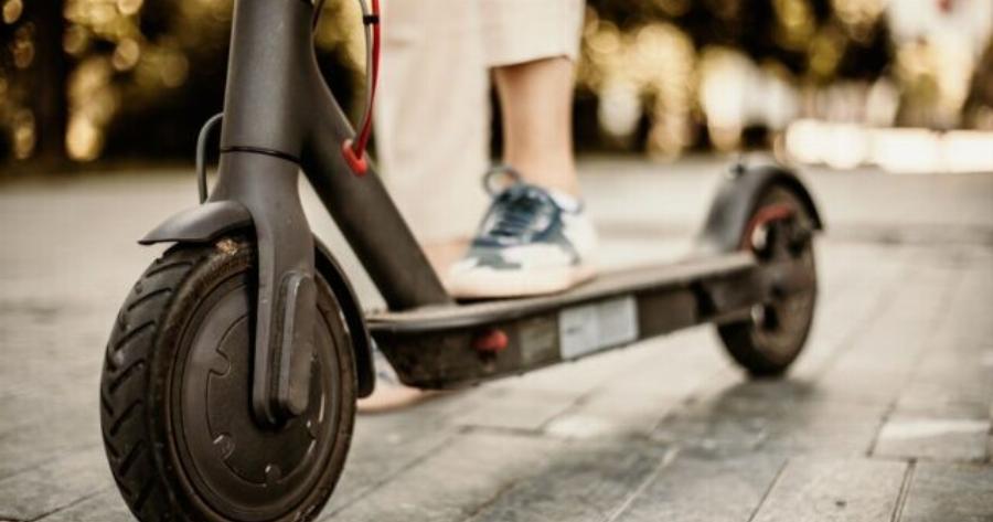 BΟMΒA: Ηλεκτρικά πατίνια TEΛOΣ