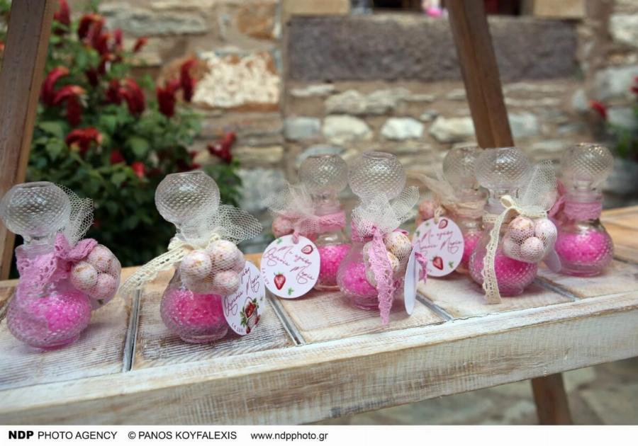 Έγινε θέαμα η Δήμητρα Βαμβακούση: «Έσπασε» το πρωτόκολλο και πήγε στη βάφτιση της κόρης της με αθλητικά παπούτσια, άφωνoι οι καλεσμένοι