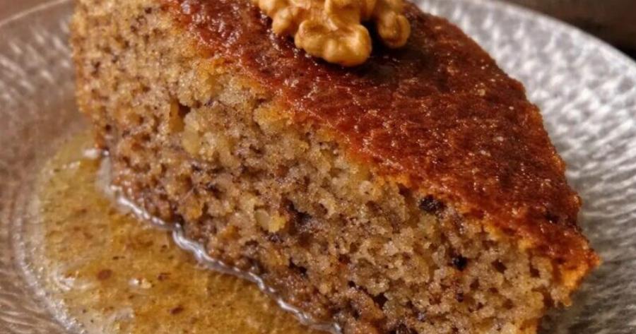 Η πιο αφράτη καρυδόπιτα με σιρόπι – Κόβεται τέλεια και λιώνει στο στόμα!