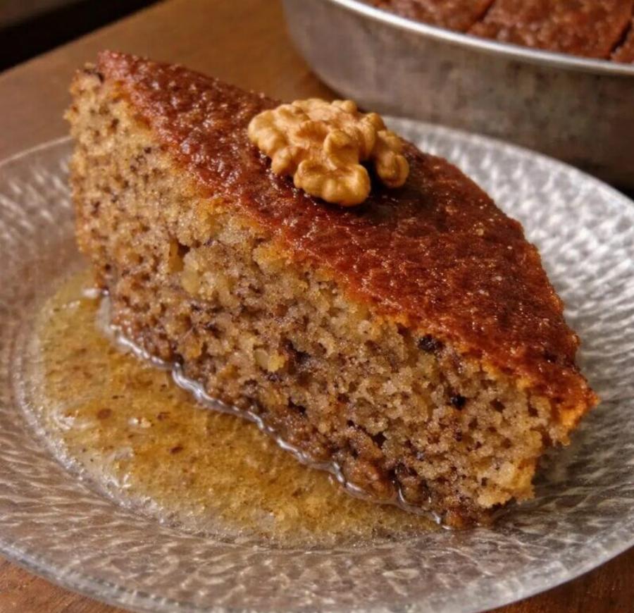 Η πιο αφράτη καρυδόπιτα με σιρόπι – Κόβεται τέλεια και λιώνει στο στόμα!