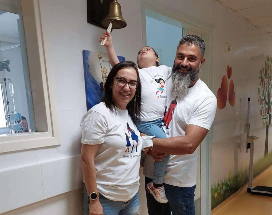 Δάκρυα συγκίνησης: H μικρή Μοδέστια κέρδισε τη λευχαιμία και χτύπησε το καμπανάκι της νίκης