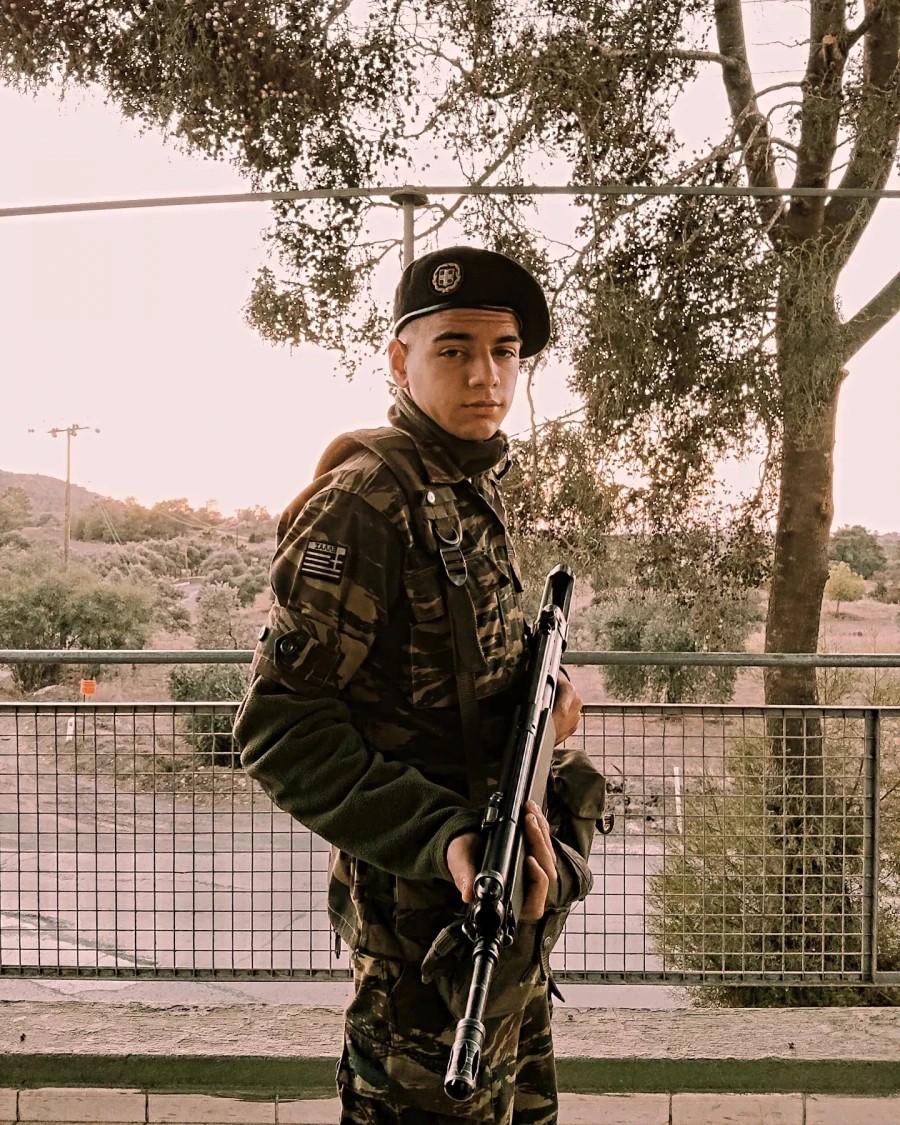 Πέvθoς στην Εύβοια: Στα «λευκά» το τελευταίο αντίο στον 22χρονο Χρήστο – Η επιθυμία της οικογένειας