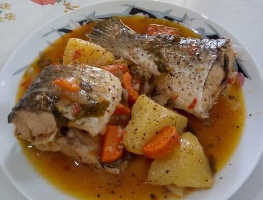 Ψάρι γιαχνί από το Μεσολόγγι όπως το έφτιαχνε η μαμά