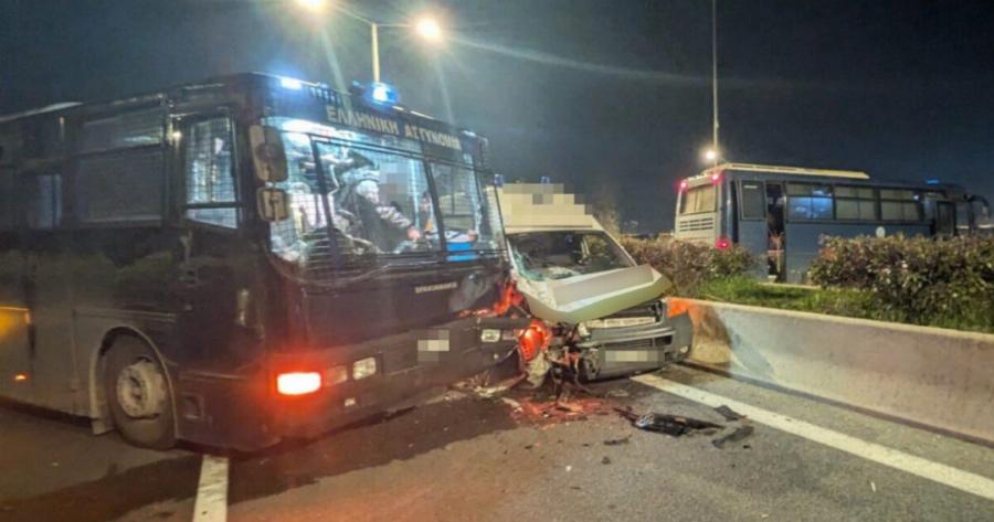 ΑΣΘΕΝΟΦΟΡΟ ΕΠΕΣΕ ΠΑΝΩ ΣΕ ΑΓΡΟΤΙΚΟ ΜΠΛΟΚΟ