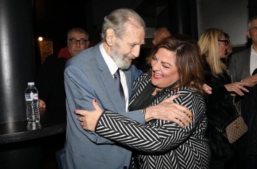 Ο Γιώργος Βαρδινογιάννης σε σπάνια βραδινή έξοδο αγκαλιά με αιθέριες υπάρξεις