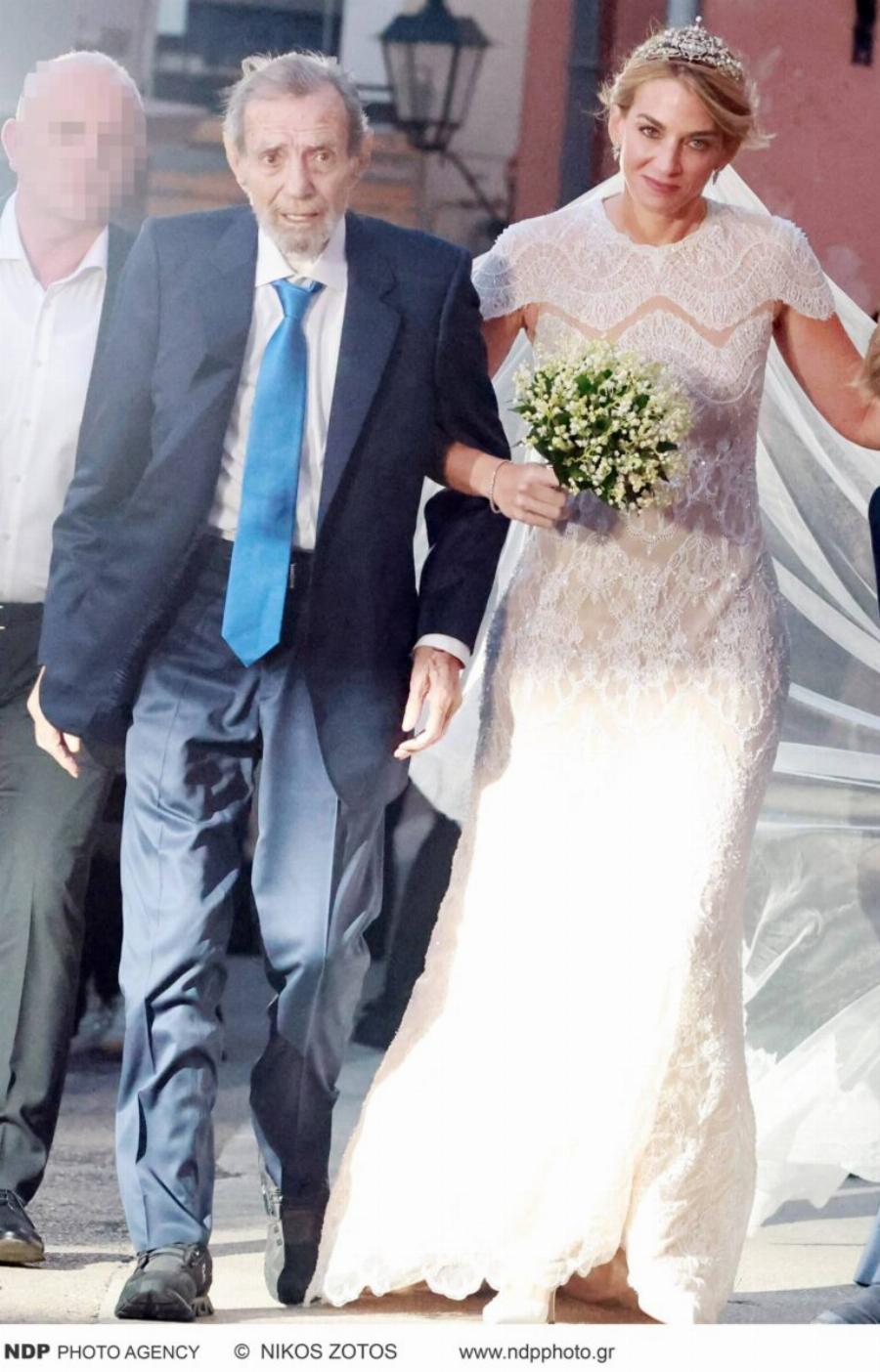 Ο Γιώργος Βαρδινογιάννης σε σπάνια βραδινή έξοδο αγκαλιά με αιθέριες υπάρξεις