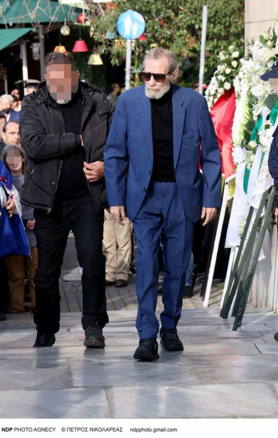 Ο Γιώργος Βαρδινογιάννης σε σπάνια βραδινή έξοδο αγκαλιά με αιθέριες υπάρξεις