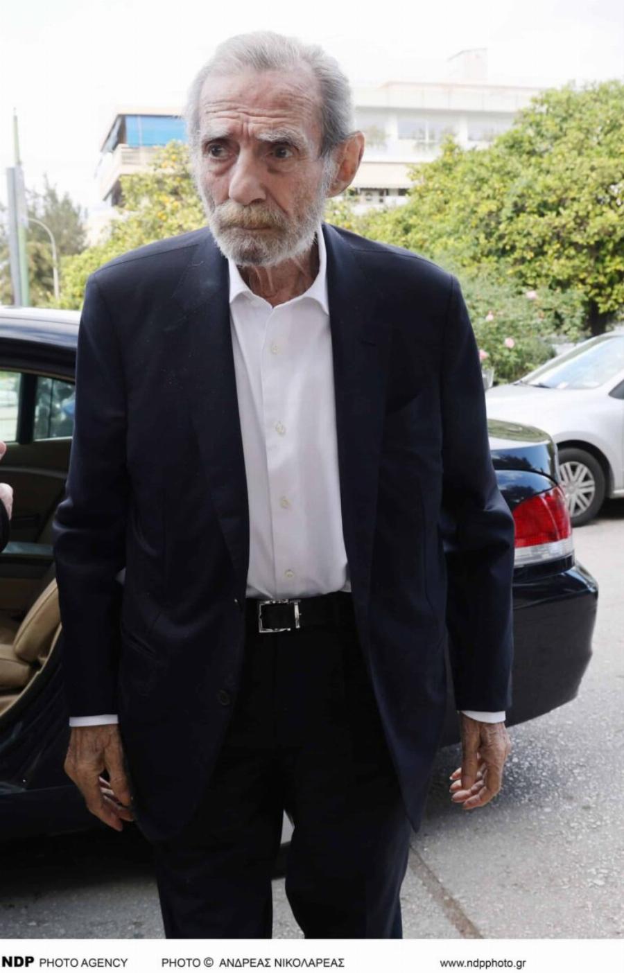 Ο Γιώργος Βαρδινογιάννης σε σπάνια βραδινή έξοδο αγκαλιά με αιθέριες υπάρξεις