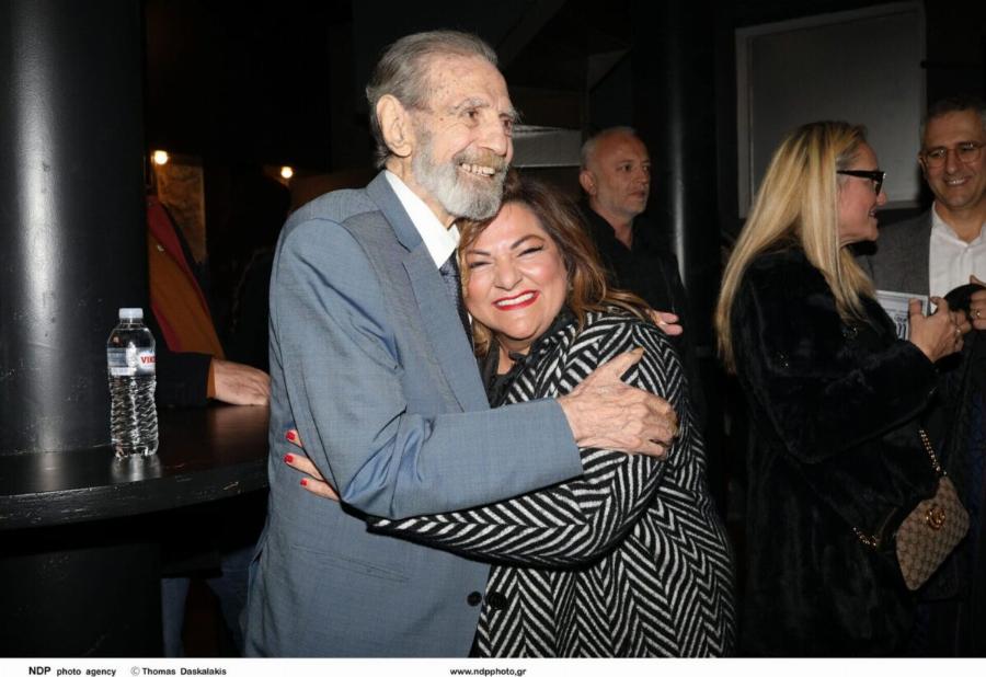 Ο Γιώργος Βαρδινογιάννης σε σπάνια βραδινή έξοδο αγκαλιά με αιθέριες υπάρξεις