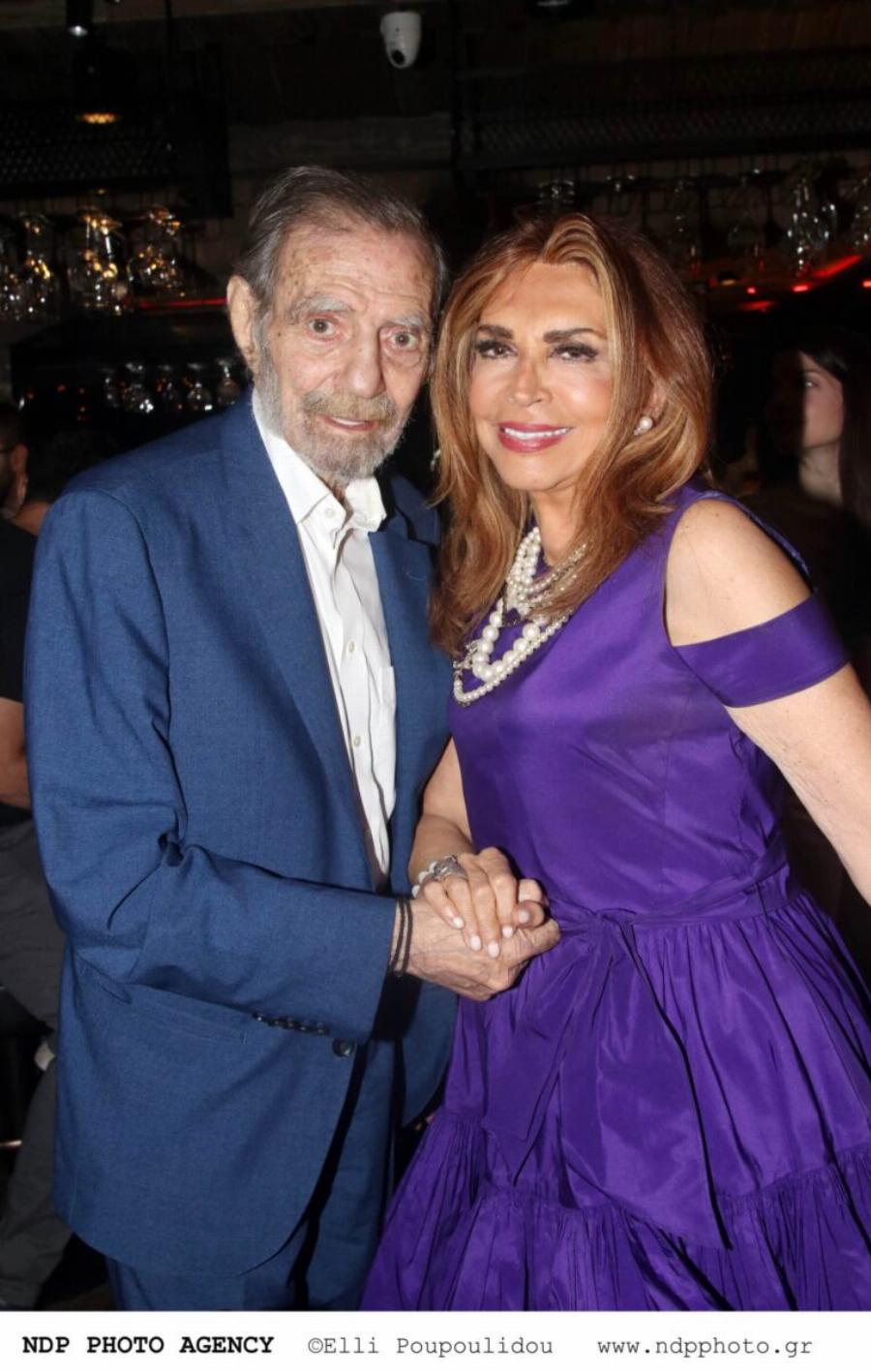 Ο Γιώργος Βαρδινογιάννης σε σπάνια βραδινή έξοδο αγκαλιά με αιθέριες υπάρξεις