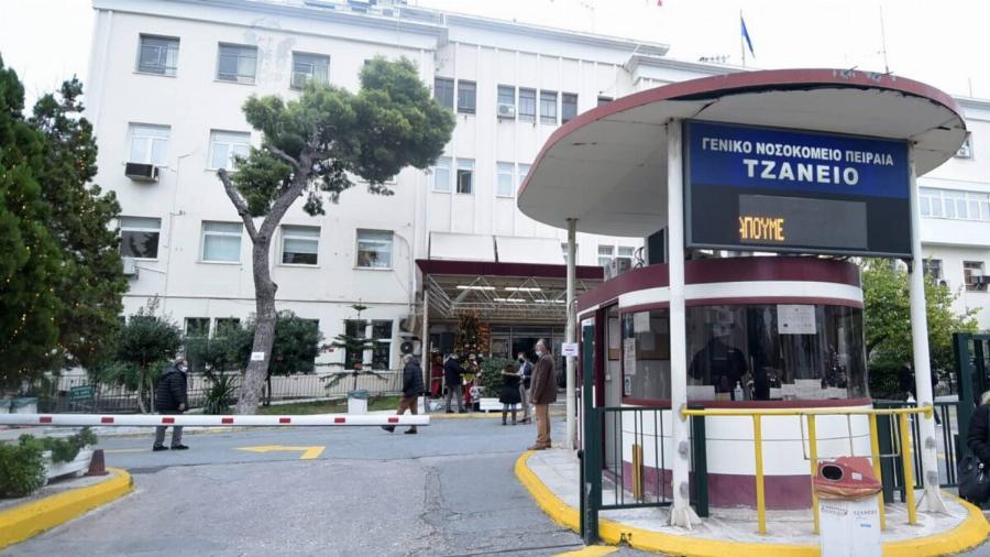 ΣΥΝΑΓΕΡΜΟΣ ΤΩΡΑ – ΕΠΕΣΕ ΝΕΑΡΗ ΚΟΠΕΛΑ ΑΠΟ ΤΟΝ 7ο ΟΡΟΦΟ ΣΤΟΝ ΠΕΙΡΑΙΑ