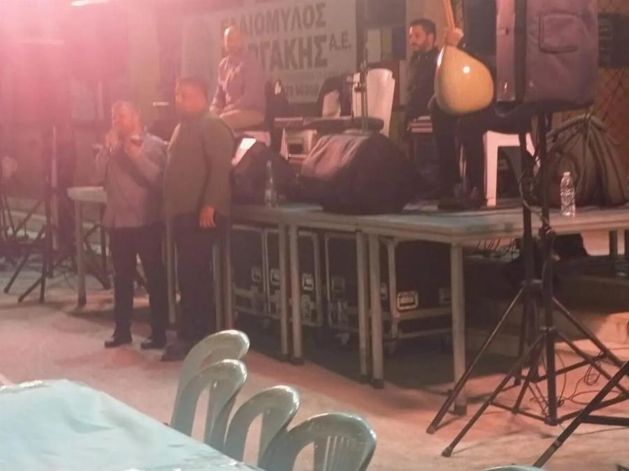 Ανέβαλαν το γλέντι με τον Σαμόλη και προσέφεραν 2.000 σουβλάκια στους πυρόπληκτους