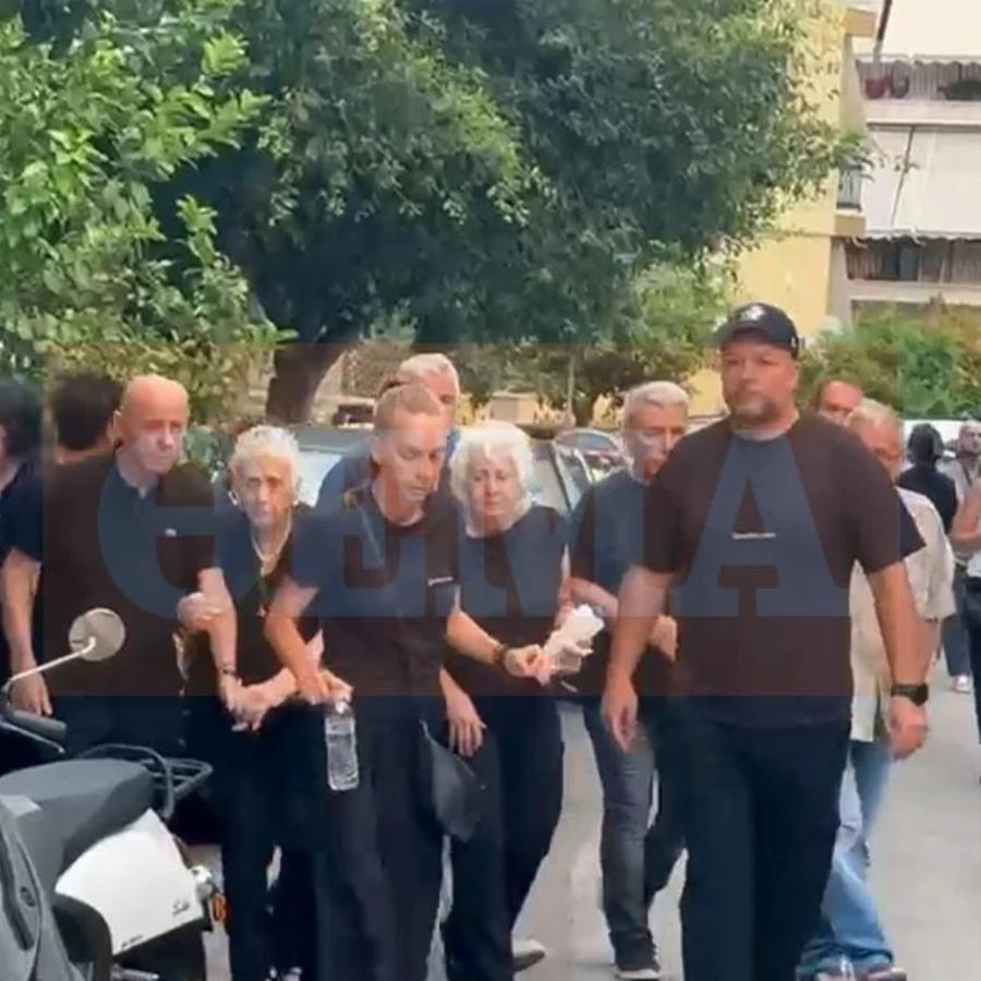 Δάκρυζαν και οι πέτρες: Η οικογένεια του Γιώργου Μαζωνάκη στην Αγία Τριάδα στη Νίκαια