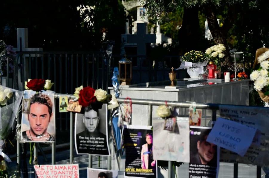 Ανατριχιαστικό! Μαζωνάκης: Τι εμφανίστηκε πάνω στο μνήμα την ώρα του μνημόσυνου – Η σπαρακτική κραυγή της κυρίας Κλειώς: «Ο Γιώργος μου είναι εδώ!»