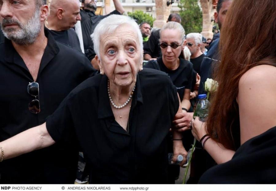 Μαζωνάκης: Μεγαλείο ψυχής από την αδερφή του, Βάσω – Τι έκανε αμέσως μετά την ταφή