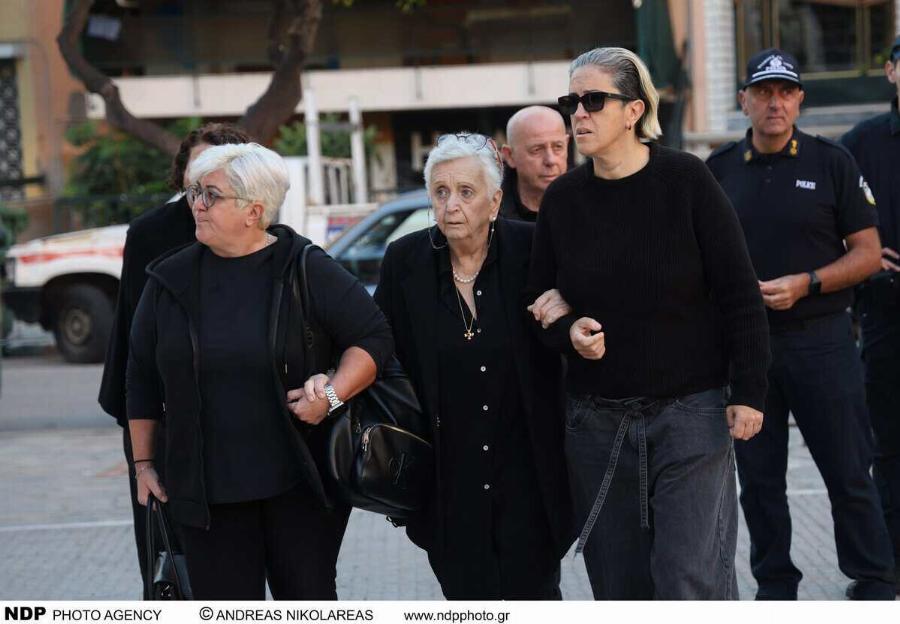 Ανατριχιαστικό! Μαζωνάκης: Τι εμφανίστηκε πάνω στο μνήμα την ώρα του μνημόσυνου – Η σπαρακτική κραυγή της κυρίας Κλειώς: «Ο Γιώργος μου είναι εδώ!»