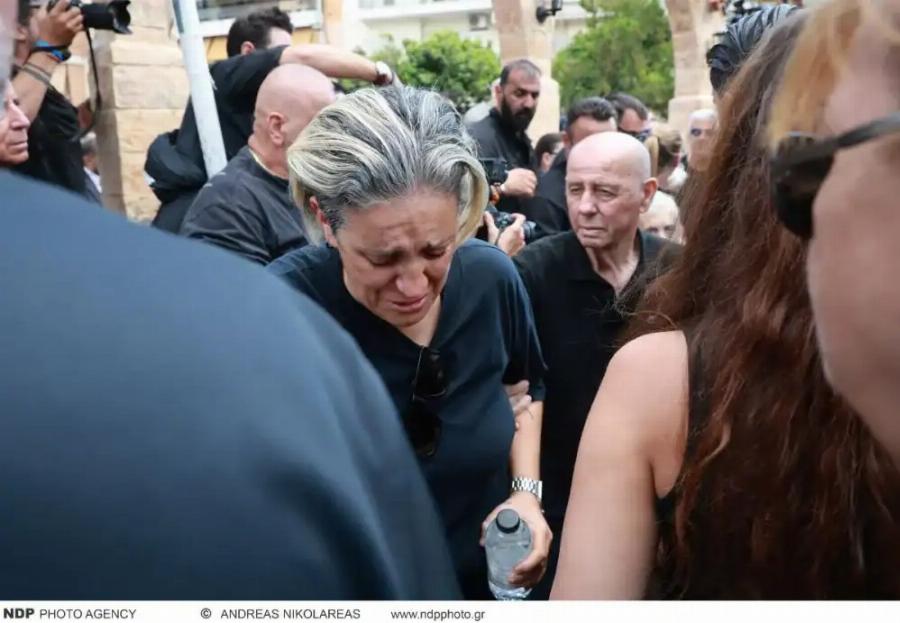 Μαζωνάκης: Μεγαλείο ψυχής από την αδερφή του, Βάσω – Τι έκανε αμέσως μετά την ταφή