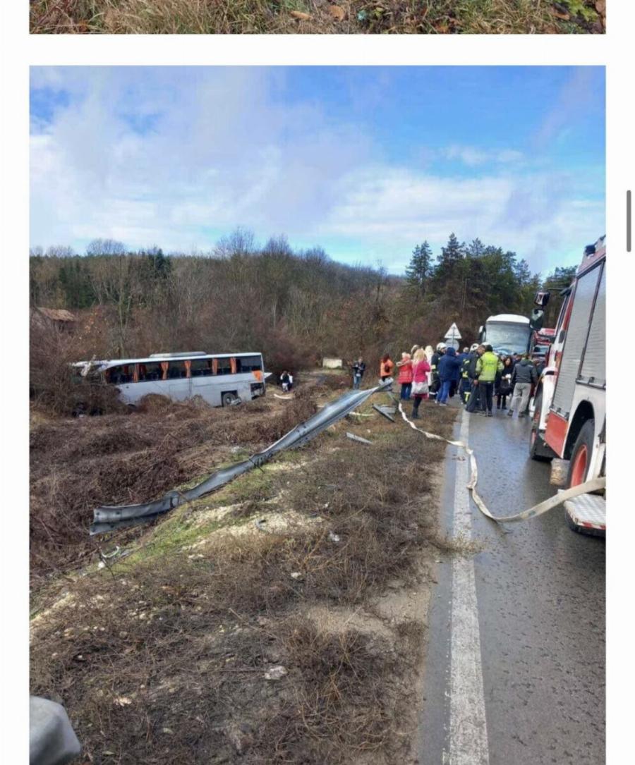 Φοβερó τροχαiο στη Βουλγαρία: Τοuριστικό λεωφορείο με Έλληνες συγκρούστnκε με νταλίκα