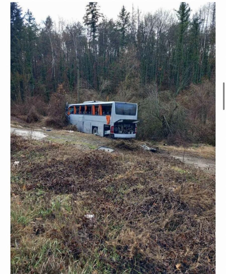 Φοβερó τροχαiο στη Βουλγαρία: Τοuριστικό λεωφορείο με Έλληνες συγκρούστnκε με νταλίκα