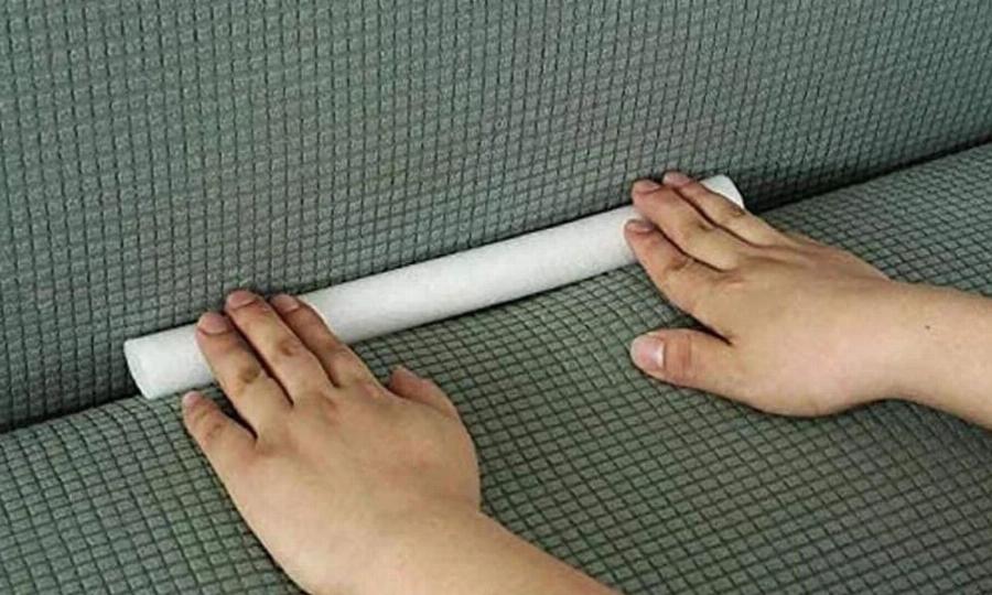 Πώς να βάλω τα ριχτάρια στον καναπέ για να μη γλιστράνε