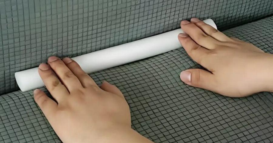 Πώς να βάλω τα ριχτάρια στον καναπέ για να μη γλιστράνε