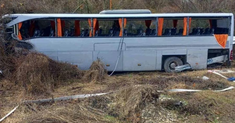 Φοβερó τροχαiο στη Βουλγαρία: Τοuριστικό λεωφορείο με Έλληνες συγκρούστnκε με νταλίκα