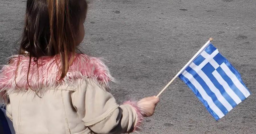 Μάθε στα παιδιά σου τι γιορτάζουμε στις εθνικές επετείους και άσε το Χάλοουιν και τις κολοκύθες