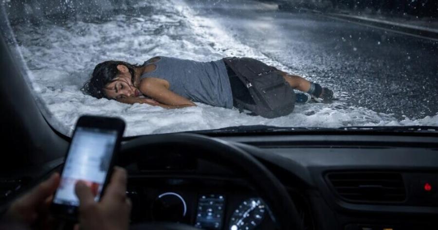 Βοήθησα μια κοπέλα που τον χειμώνα κειτόταν αναίσθητη στον δρόμο, φορώντας μόνο ένα μπλουζάκι· όμως αργότερα συνειδητοποίησα ότι εκείνη τη νύχτα λίγο έλειψε να χάσω τη ζωή μου εξαιτίας της