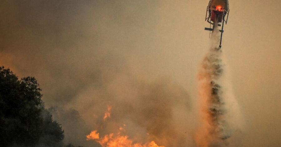 ΕΚΤΑΚΤΟ: Ανεξέλεγκτη η φωτιά – Εκκενώνονται χωριά και κατασκηνώσεις – Καίγονται σπίτια
