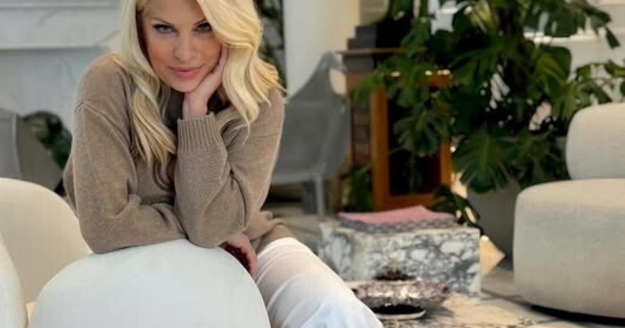 Xαμός με τη Μενεγάκη – Φόρεσε το παπούτσι που φοράνε όλες με τον καλύτερο τρόπο