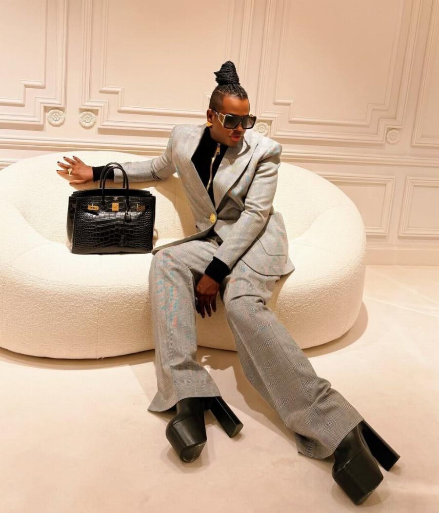 «Πρέπει να μάθω ελληνικά για να βρω έναν όμορφο Έλληνα άνδρα», λέει ο στιλίστας της Κίμπερλι Γκίλφοϊλ