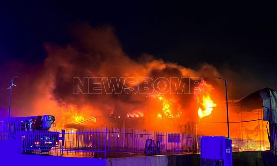 Συγκλονιστικές εικόνες και Βίντεο από την μεγάλη Φωτιά σε εργοστάσιο της Αττικής: Κίνδυνος να επεκταθεί και στην γύρω περιοχή