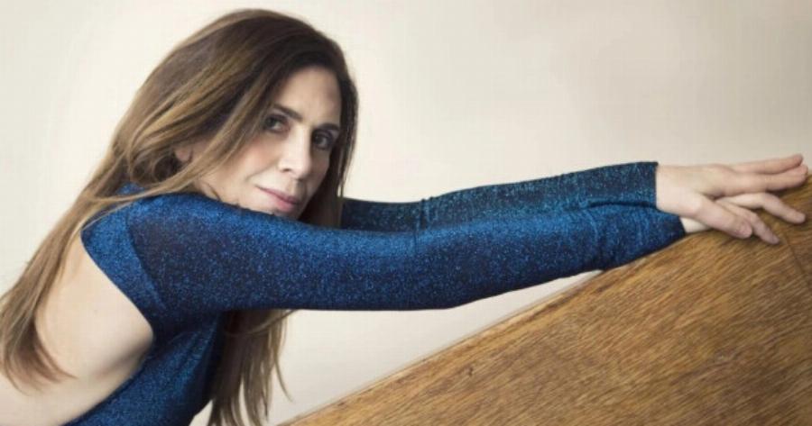 Κατερίνα Διδασκάλου: Με λευκό μπικίνι στα 63 της χρόνια – «Ζαλίζουν» οι αναλογίες της