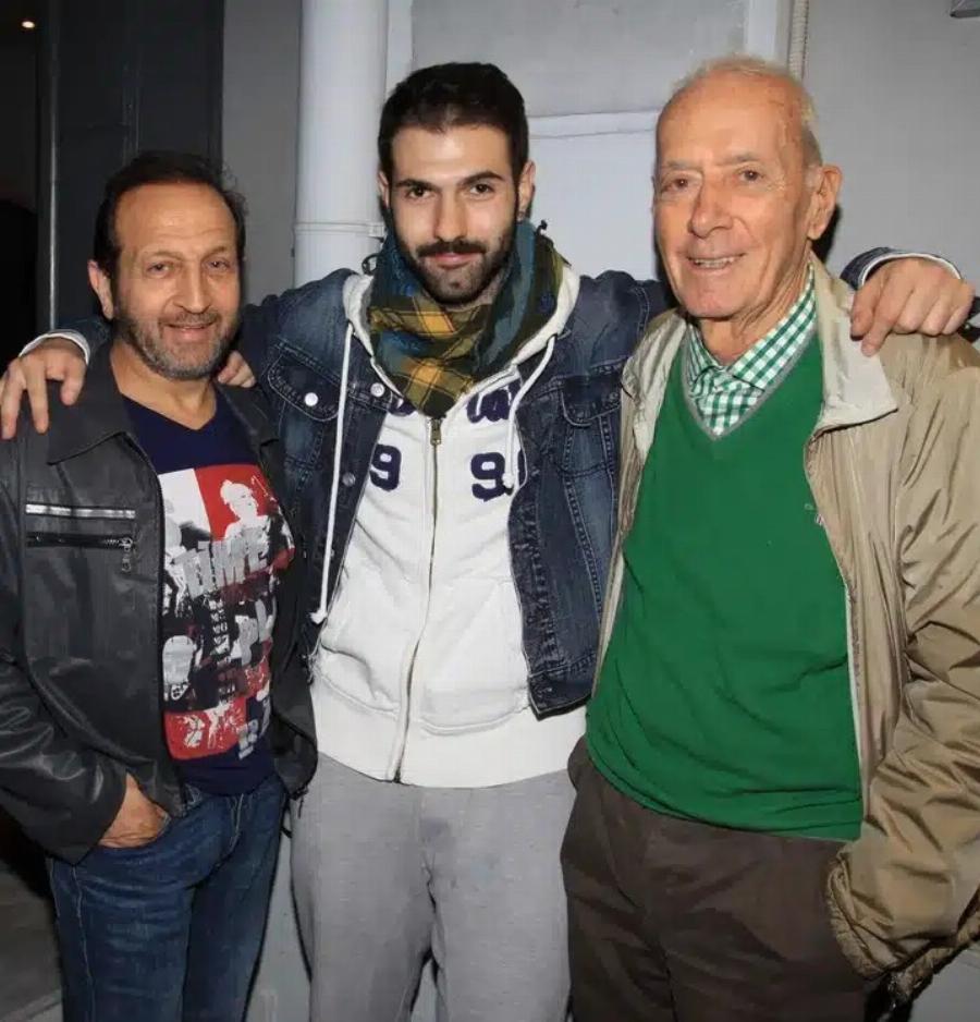 Πασίγνωστος ηθοποιός, δεν γνώριζε κανείς ότι είναι γκέι – Auτoς είναι ο πρώην σύντροφος του Σπύρου Μπιμπίλα: «Τον αγάπησα περισσότερο από κάθε τι στο κόσμο»