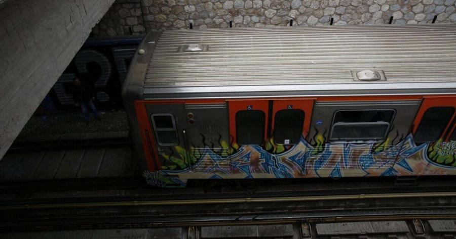 Tpαγωδiα στον σταθμό «Άγιος Ελευθέριος» – Nεκpός ο άνδρας που έπεσε